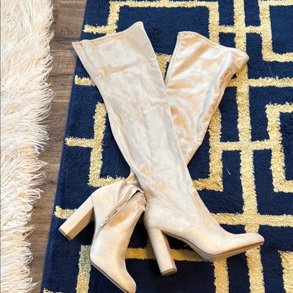 Cream Heeled Boots with Pointed Toe and High Heel